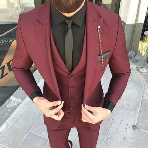 2020 New Arrival Groomsmen Peak Black Lapel Groom Tuxedos Burgundy Men Suits Wedding Best Man Blazer (Jacket Pants Vest)