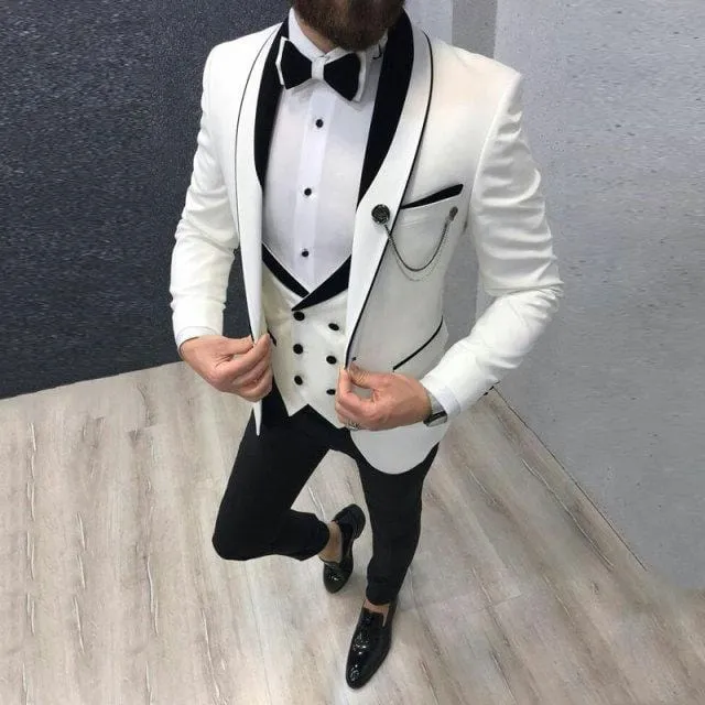 2020 New Arrival Groomsmen Peak Black Lapel Groom Tuxedos Burgundy Men Suits Wedding Best Man Blazer (Jacket Pants Vest)