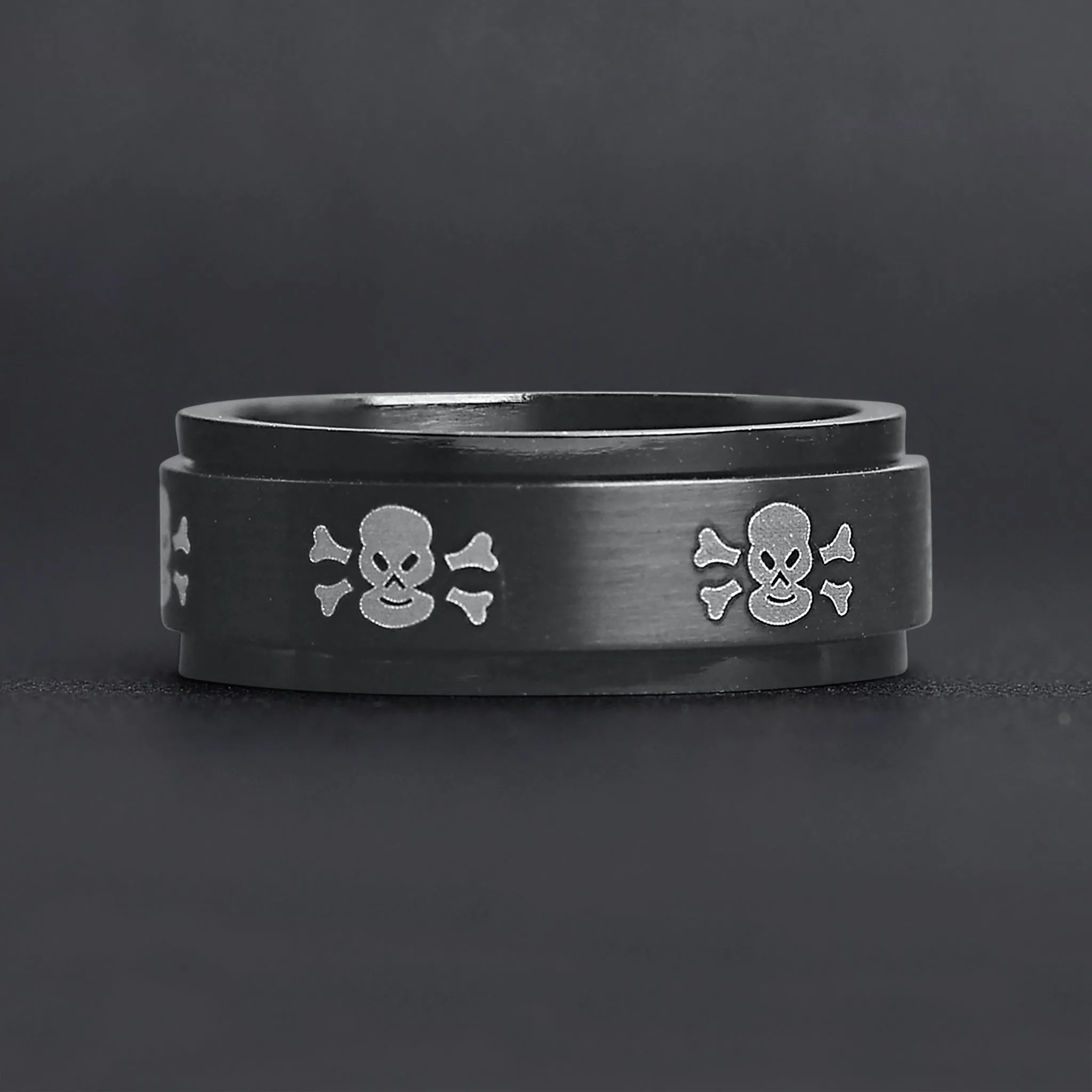 Black With White Skulls Stainless Steel Spinner Ring / STC003