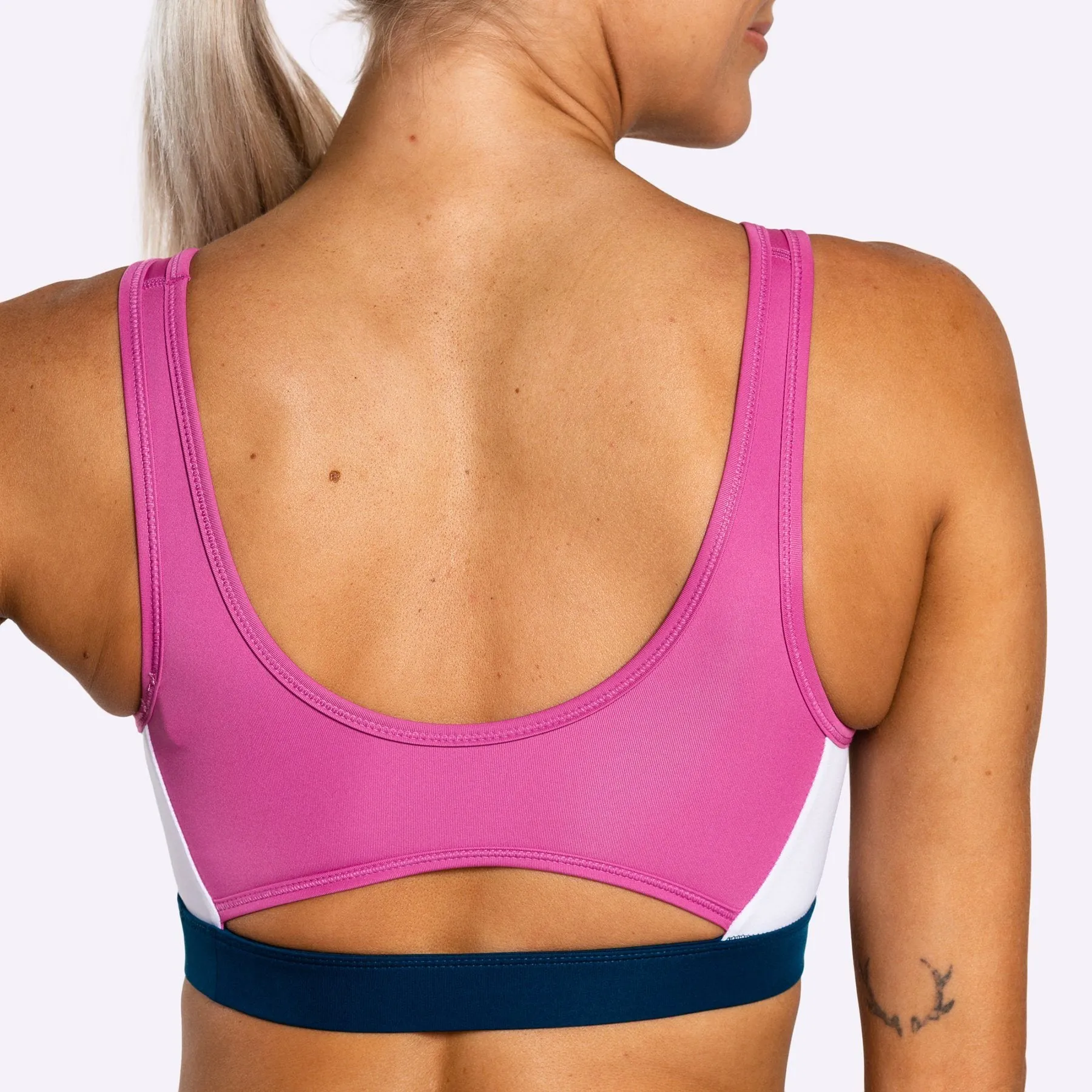 Nike - Swoosh Icon Clash Women's Medium-Support Sports Bra - COSMIC FUCHSIA/VALERIAN BLUE/WHITE/WHITE